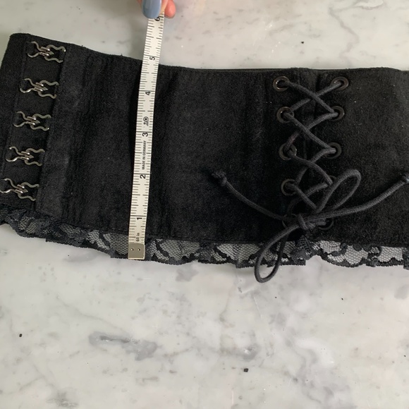 Corset style belt with lace - Picture 5 of 5